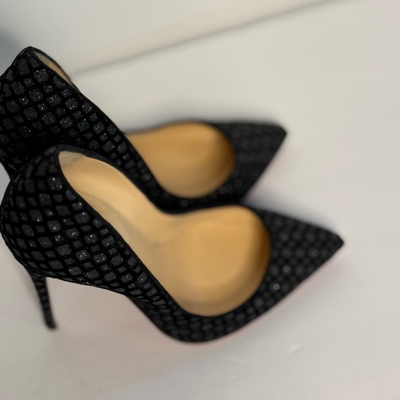 Christian Louboutin Pumps – the ultimate luxury with the iconic red sole! - Picture 4 of 5